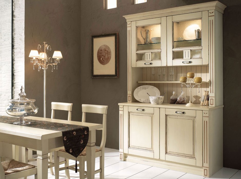 Старый буфет в современном интерьере