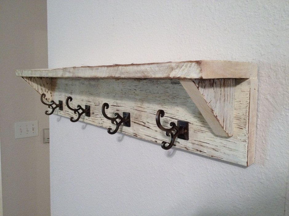 Вешалка из дерева