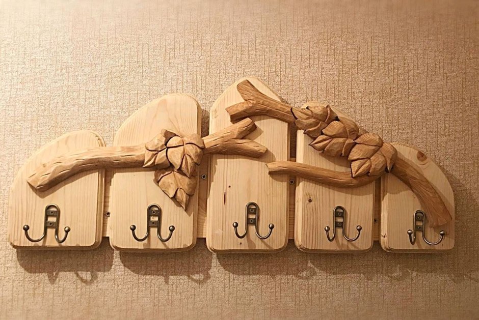 Вешалка в баню из дерева