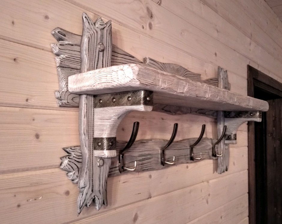 Вешалка из амбарной доски
