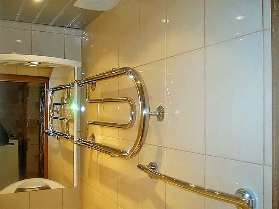 Полотенцесушитель над мойкой