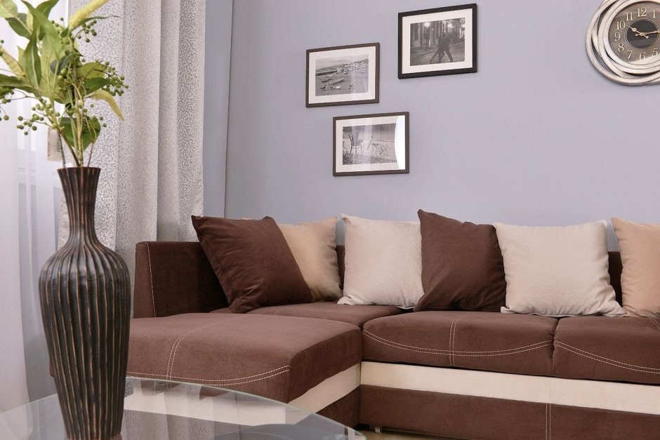 Серо-коричневый диван