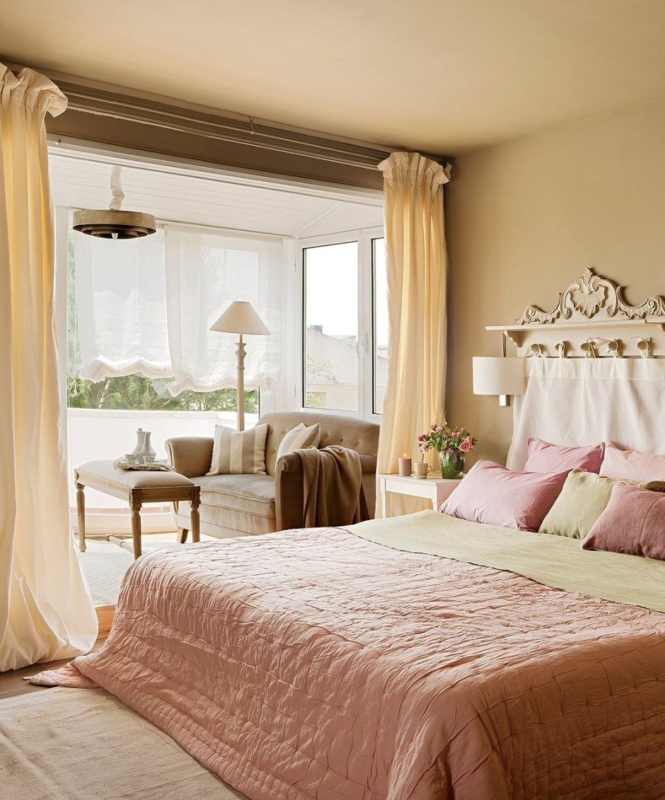 Светлая стена