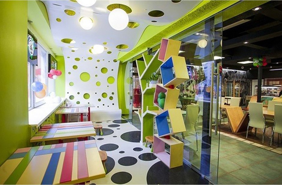 Интерьер детского кафе с игровой комнатой
