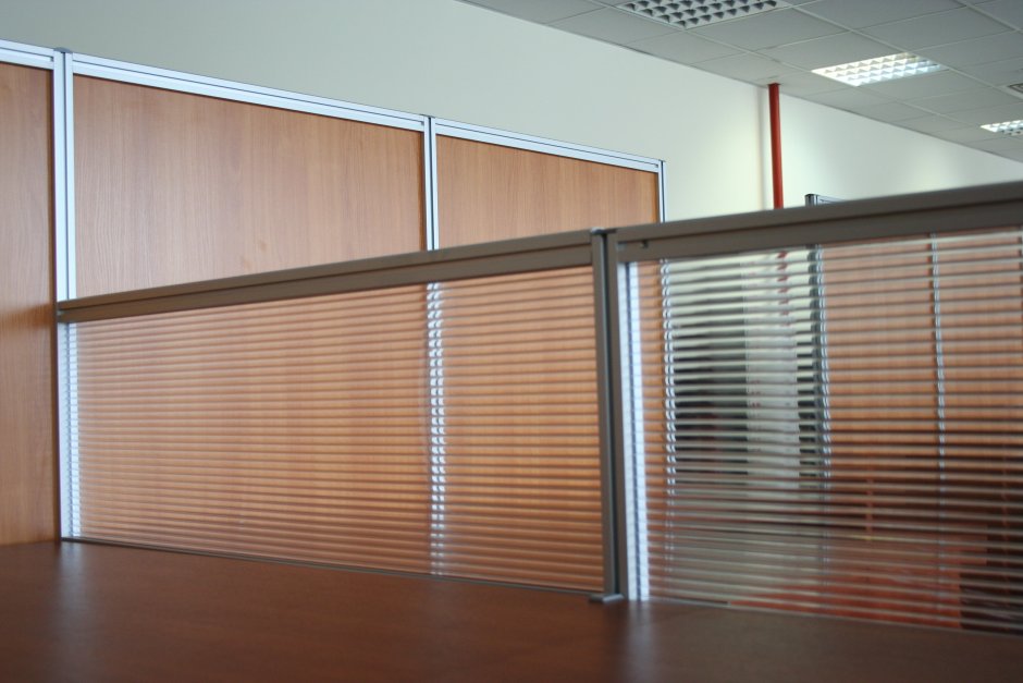 Перегородка из оргстекла