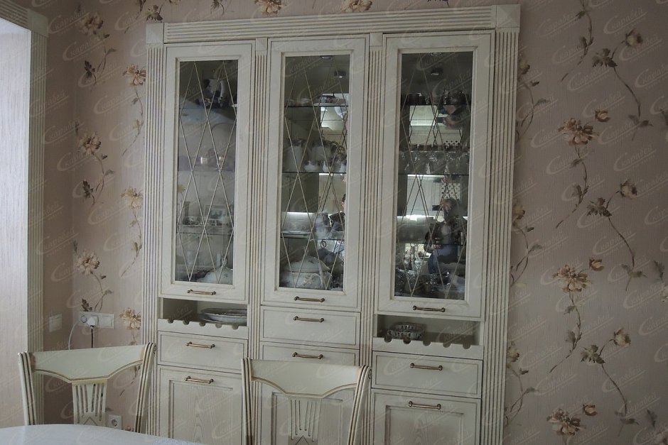 Встроенный сервант в нише