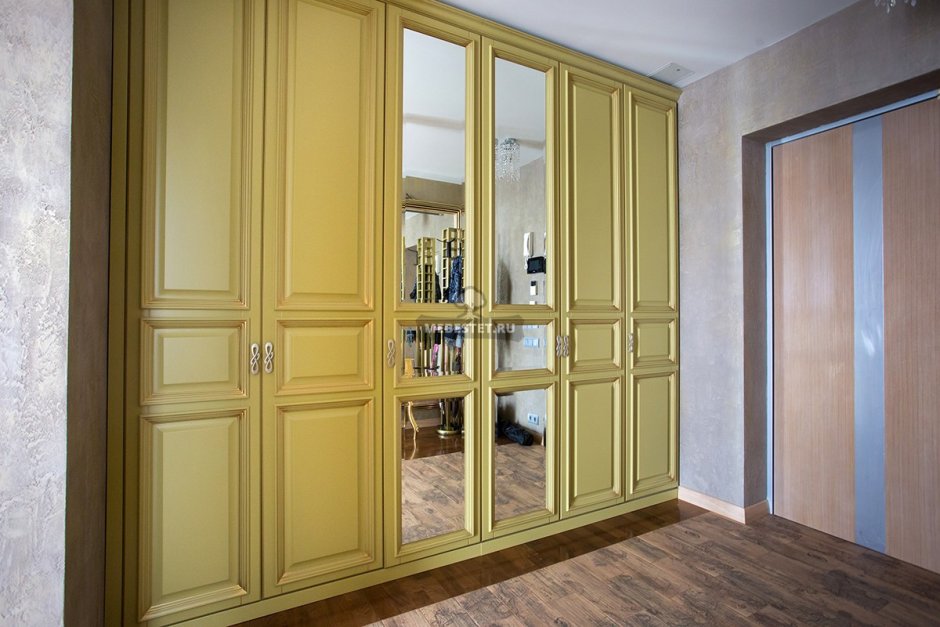 Шкаф с комодом в спальню