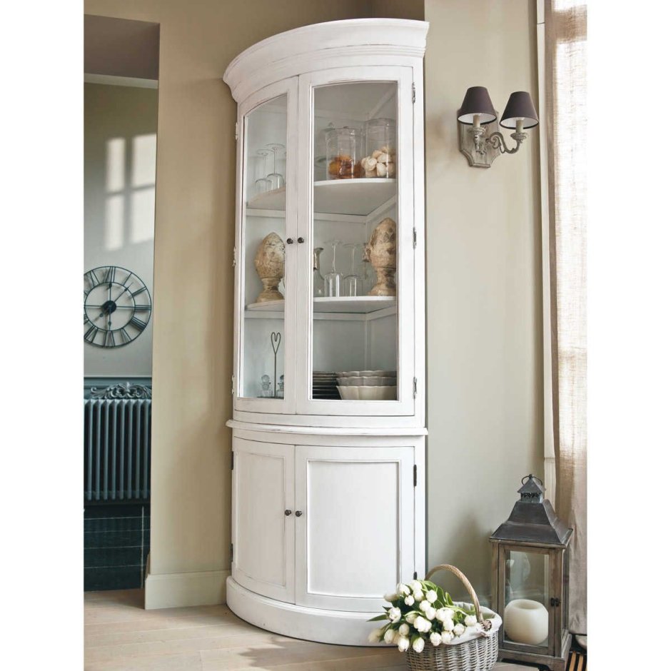 Шкаф в гостиную классика