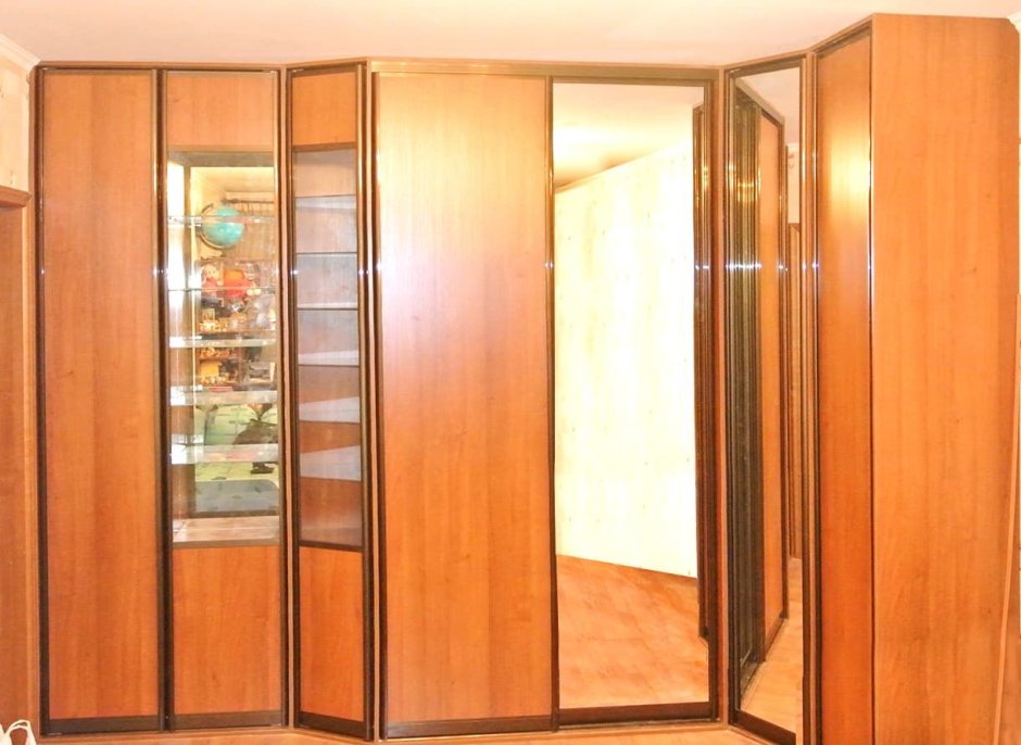 Кухонный гарнитур с буфетом