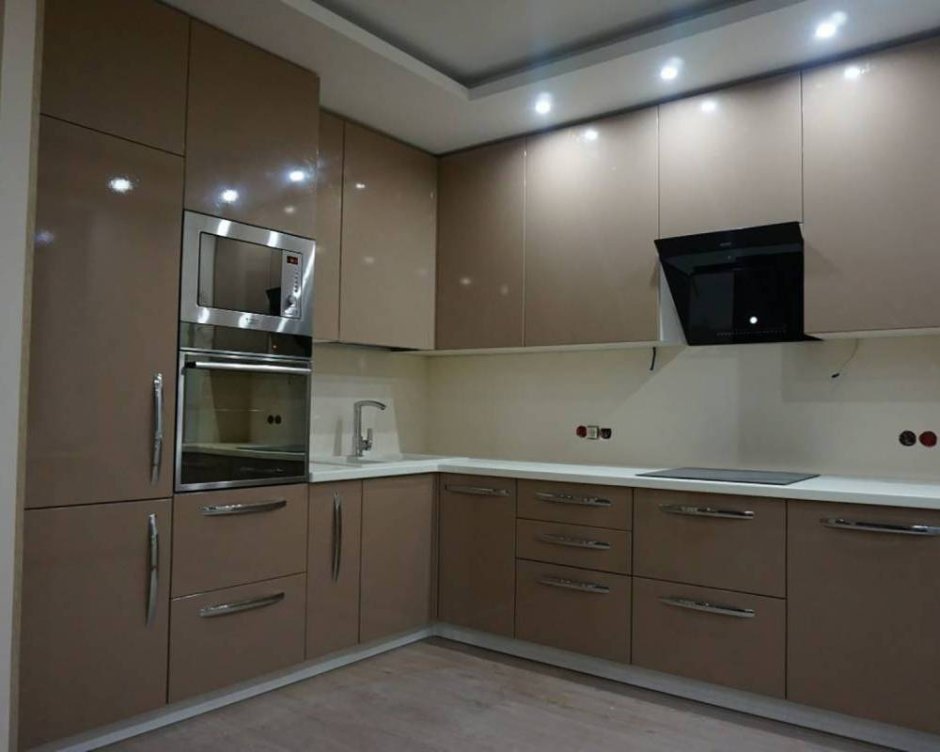 Диван коричневый с бежевым