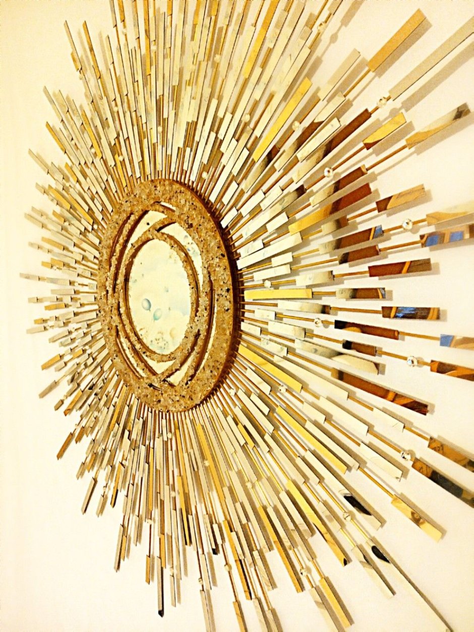 Птицы вокруг круглого зеркала