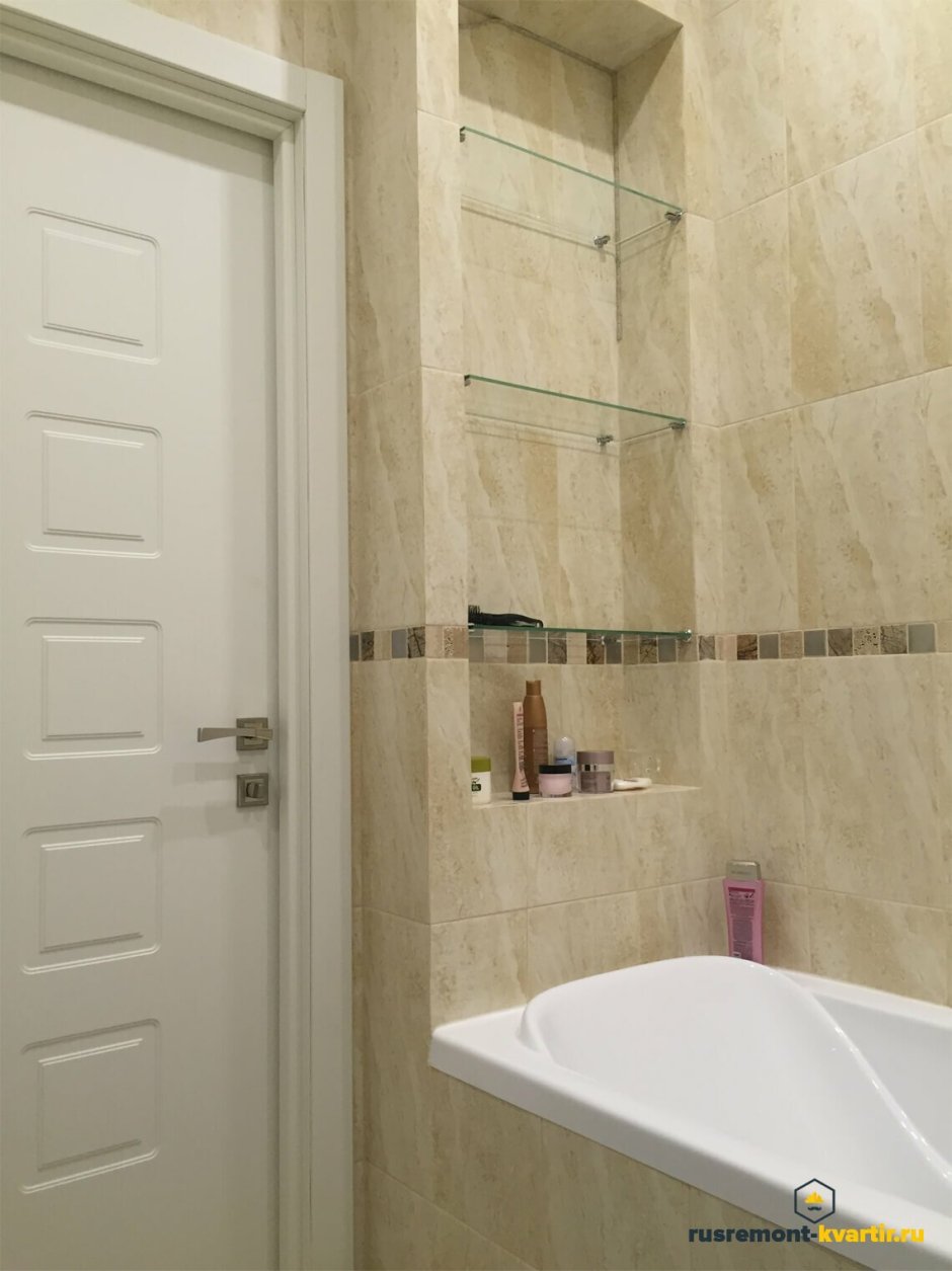 Короб в ванной с полками