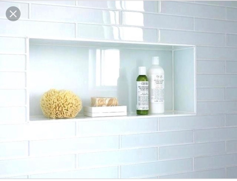 Полка в стене для шампуней