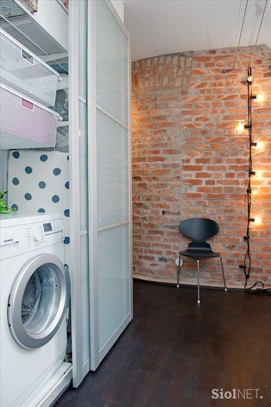 Стиральная машинка в прихожей