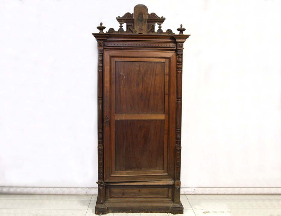 Немецкий старинный книжный шкаф