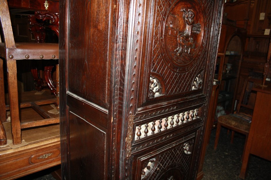 Шкаф в винтажном стиле