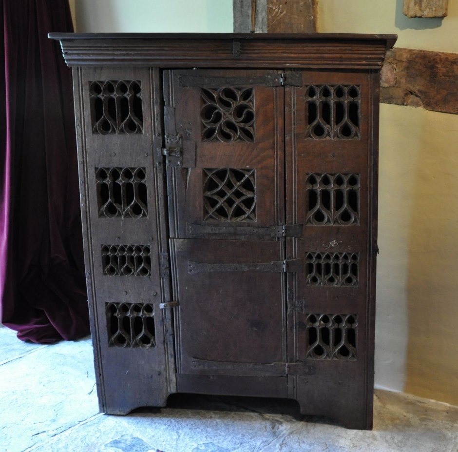 Современный книжный шкаф