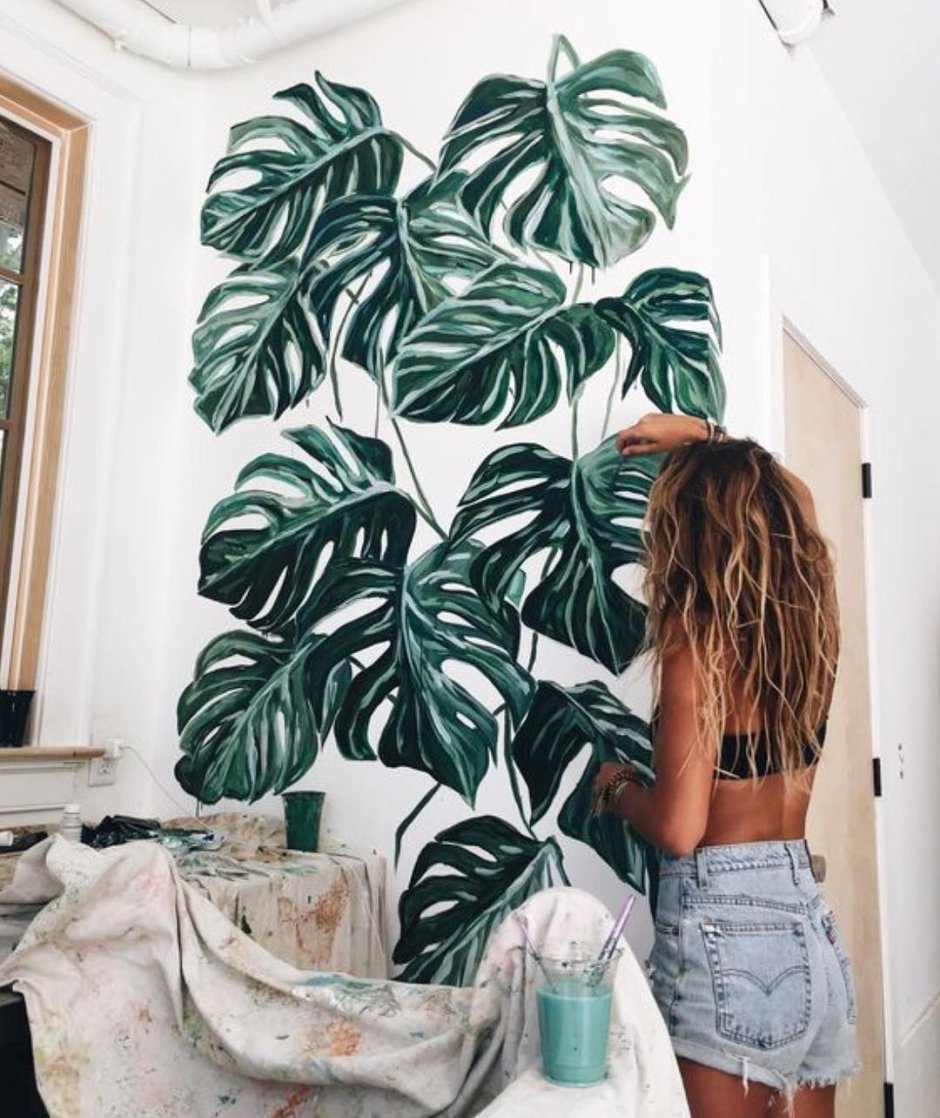 Тропические листья на стене