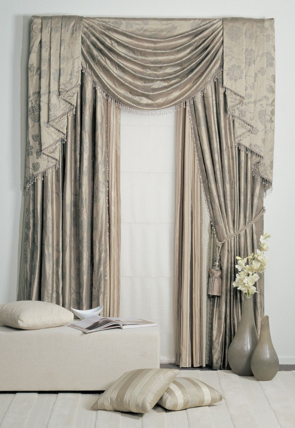 Ламбрекен на окно в спальню