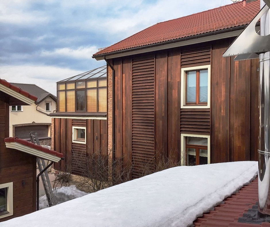 Дом обшитый прлф.листом