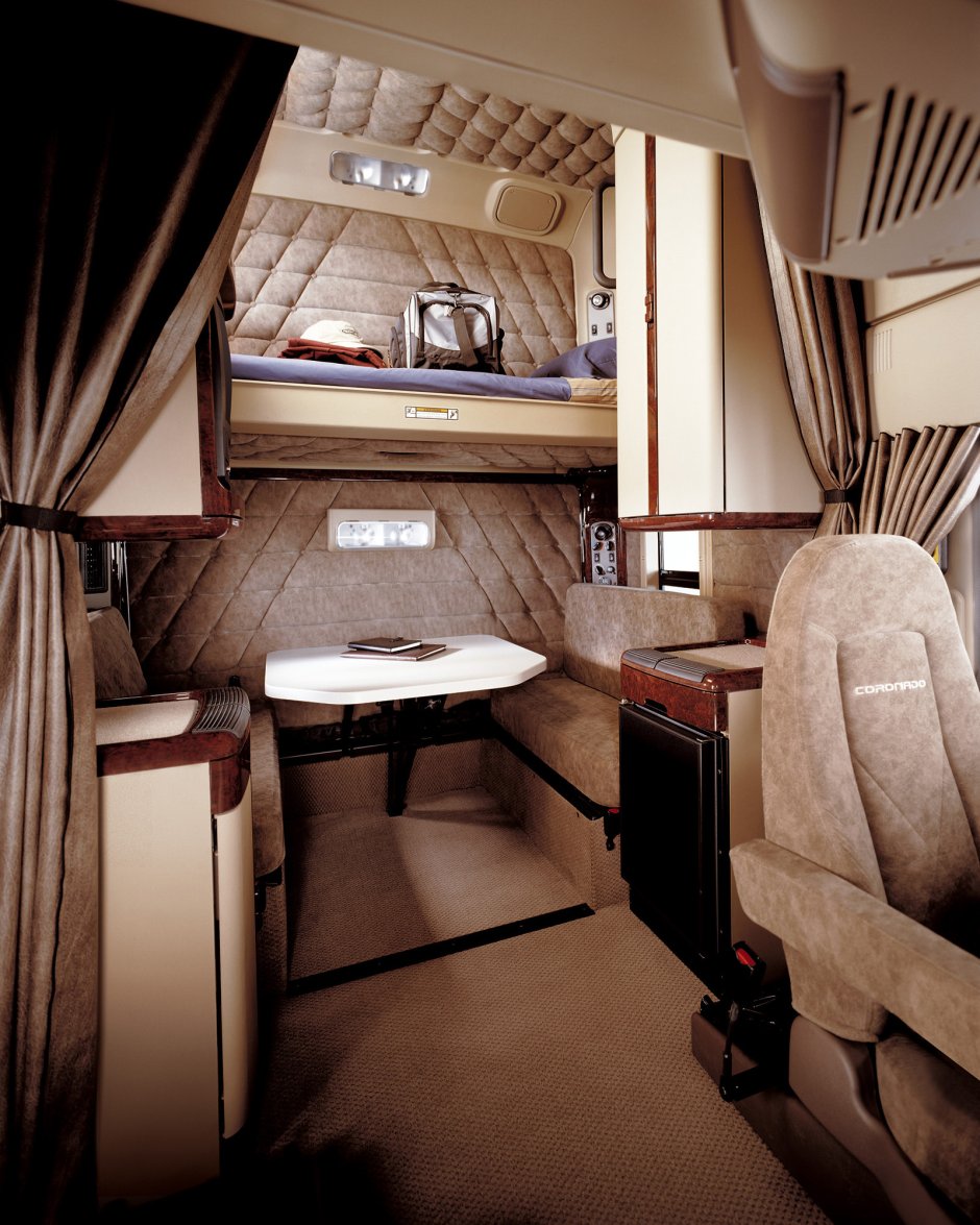 Freightliner Coronado салон