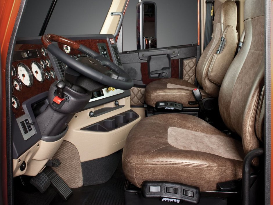 Freightliner Coronado 122 SD Interior
