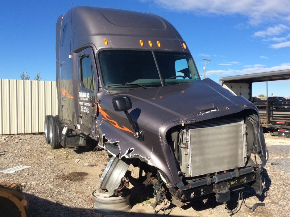 Фредлайнер тягач внутри