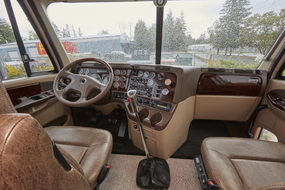 Freightliner 122sd Interior