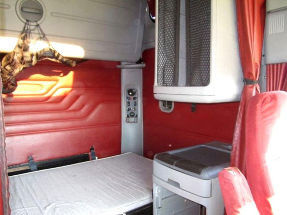 Фредлайнер Центури кабина внутри