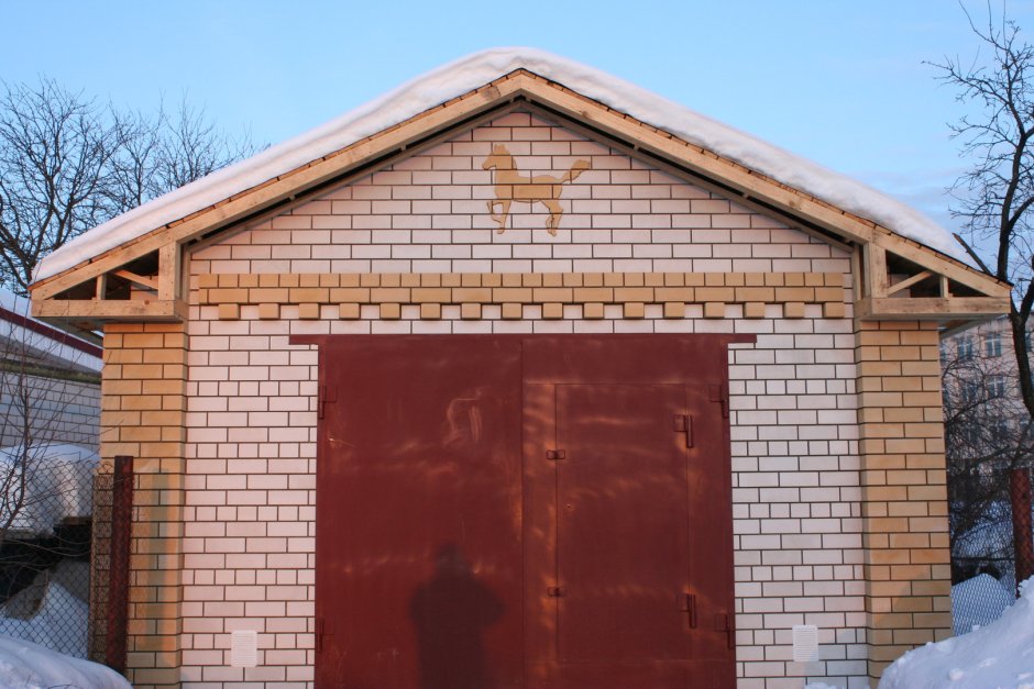 Гараж из кирпича