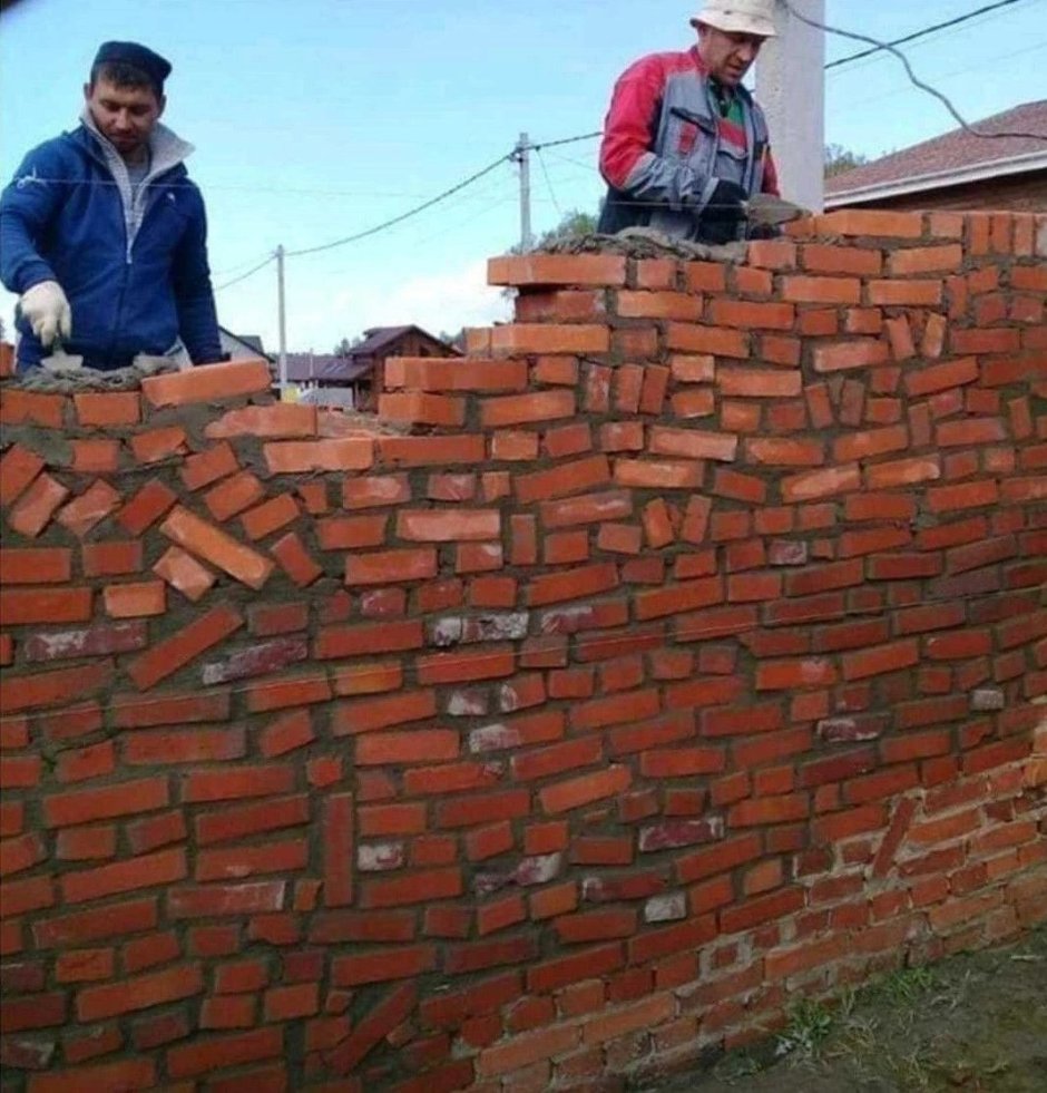 Каменщик кладка кирпича