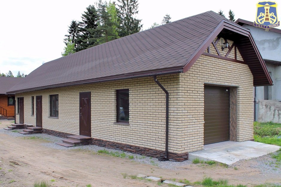 Гараж с баней из кирпича