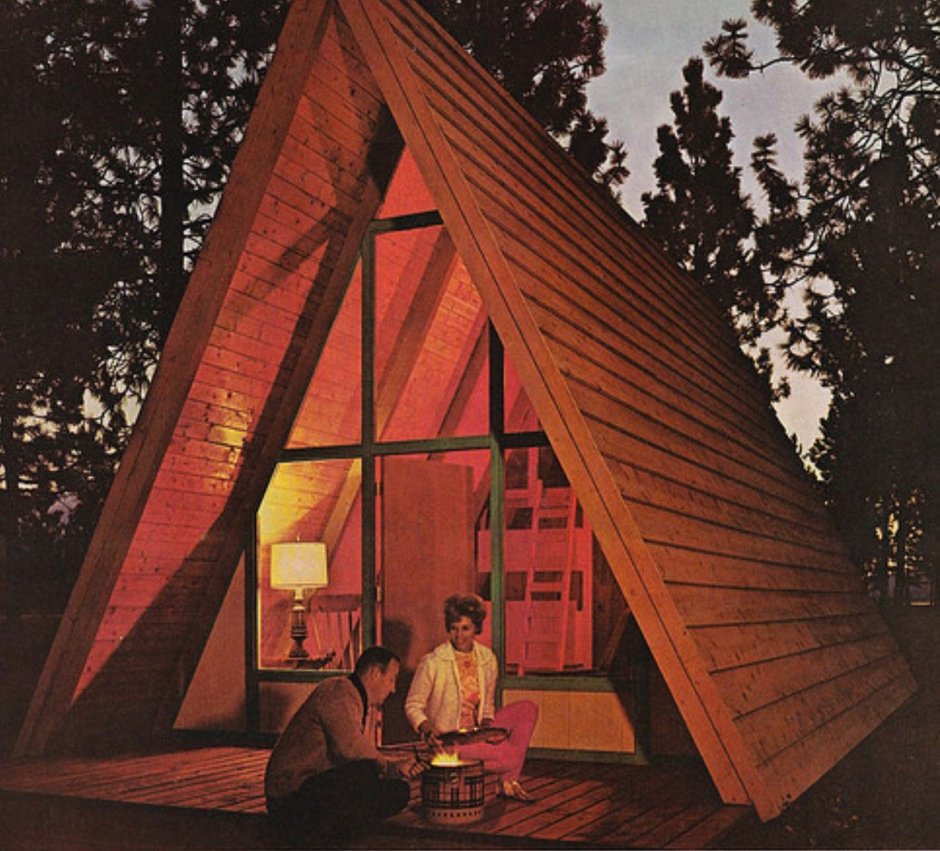 Глэмпинг треугольный домик