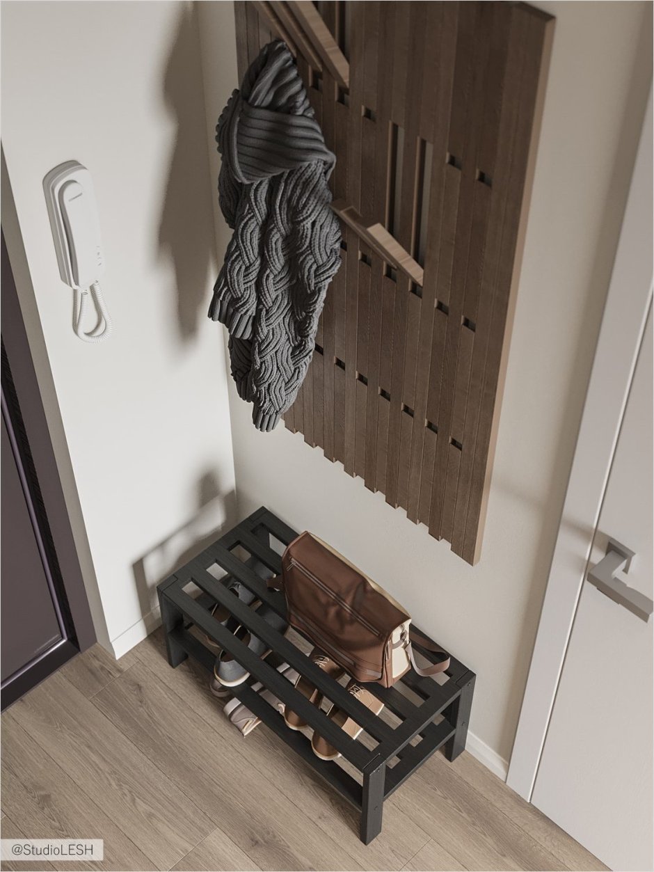 Прихожая с деревянными рейками