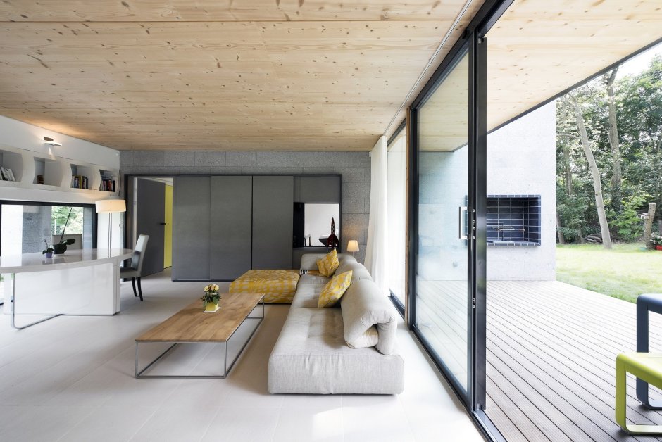 Кухня в особняке в современном стиле