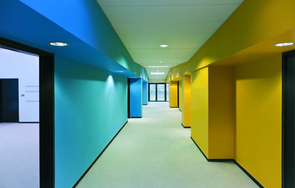 Цвет стен в холле школы