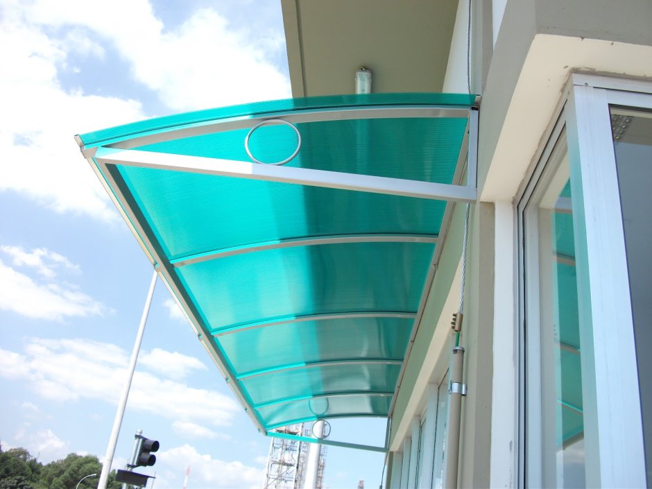 Стеклянные козырьки на зажимном профиле