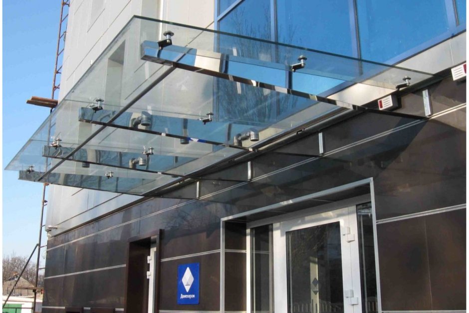 Водосток со стеклянного навеса