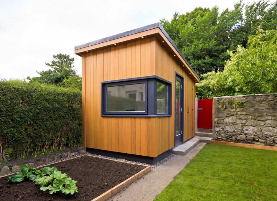 Современный сарай для дачи