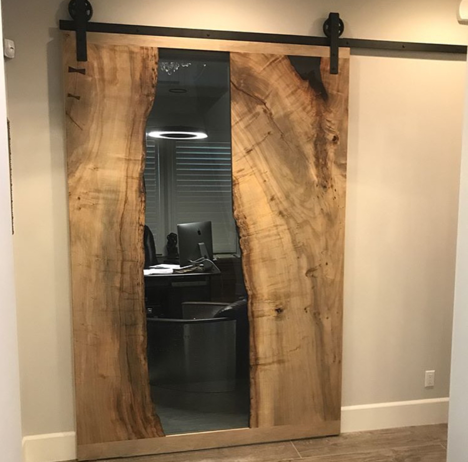 Дверь из слэба со смолой