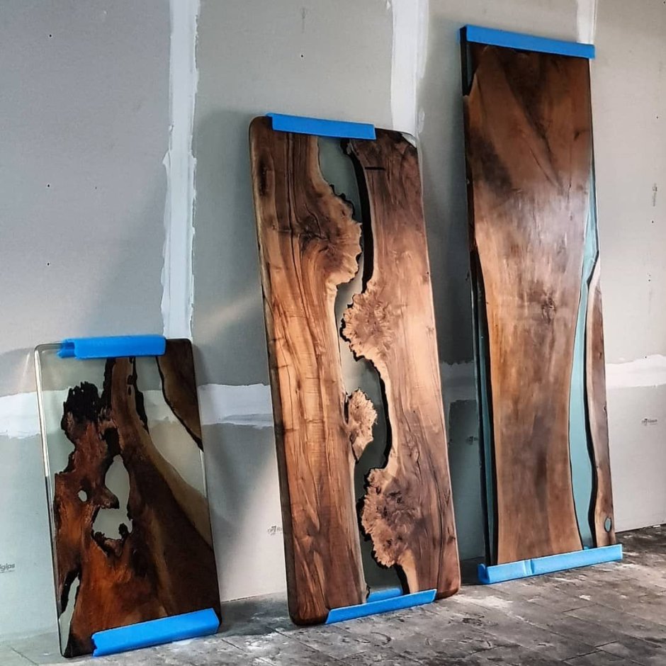 Двери из эпоксидной смолы и дерева