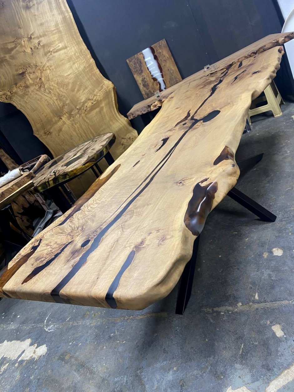 Двери из слэба и эпоксидной смолы