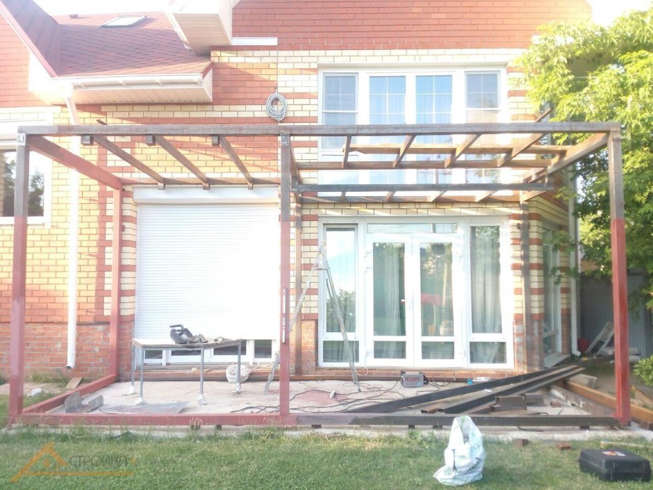 Металлическая пристройка