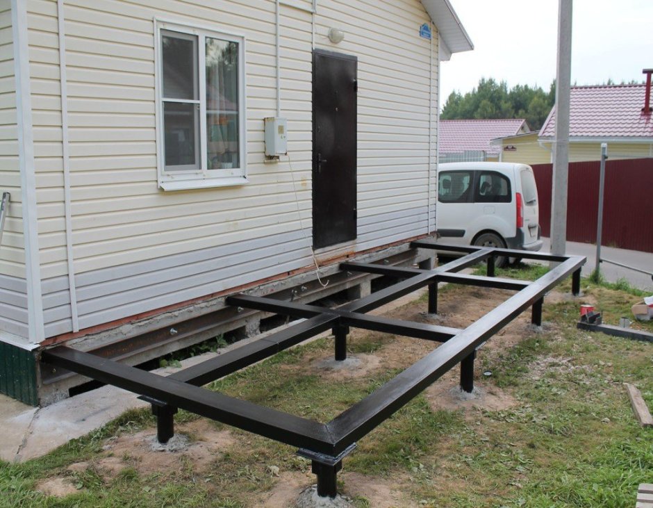 Веранда на винтовых сваях