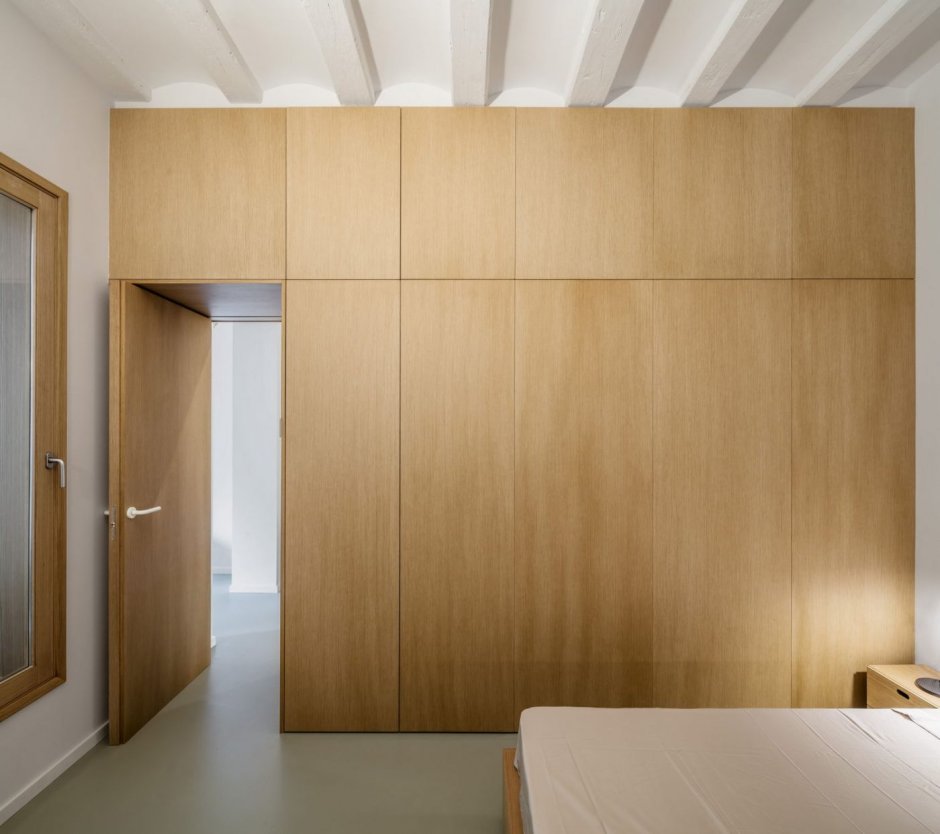 Ограничитель для двери под дерево