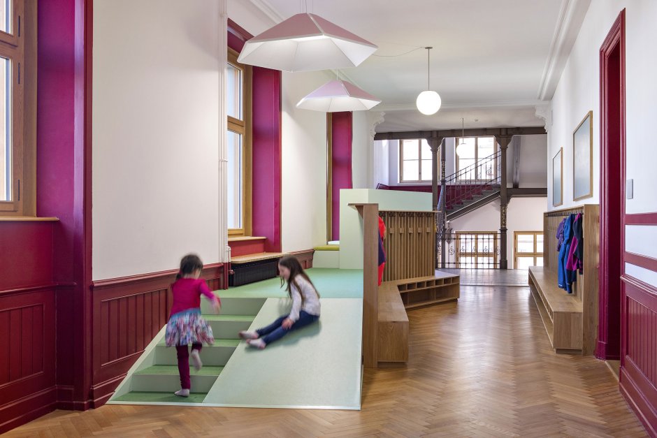 Красивые стены в школе