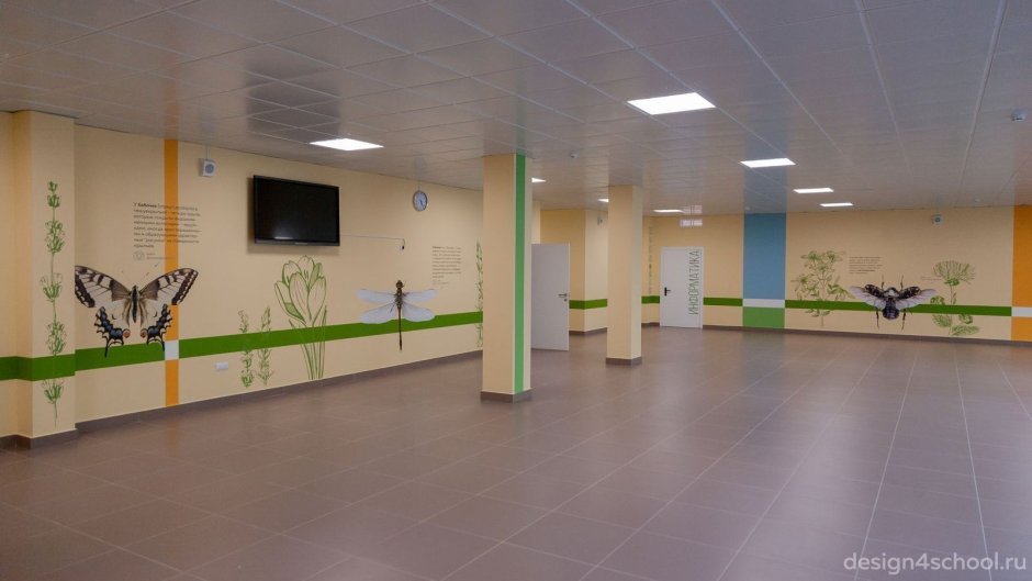 Красивое оформление стен в рекреации школы