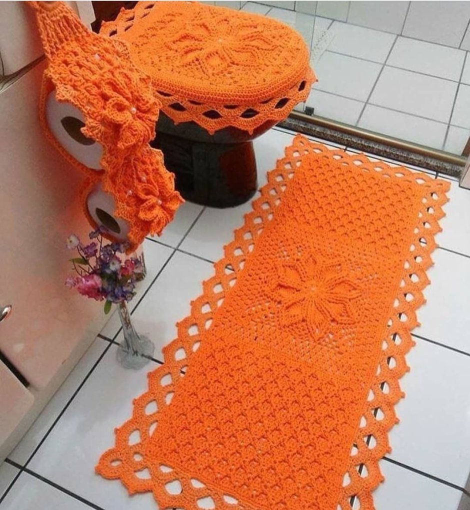 Вязаный коврик в ванную