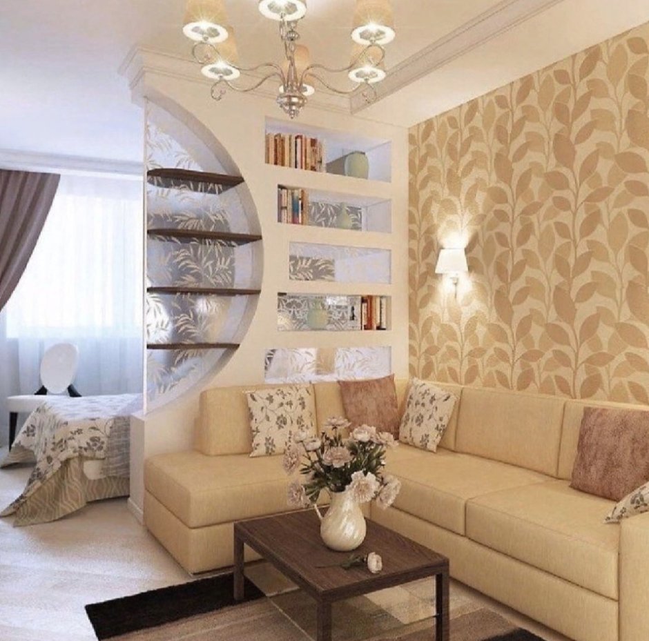 Интерьер зала с перегородкой