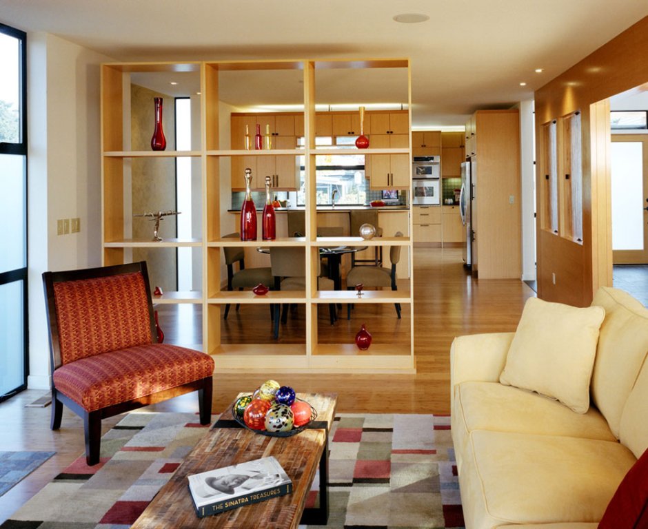 Перегородка для зонирования кухни и гостиной